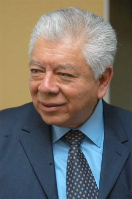 Dr. Carlos Serrano